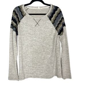 Hem & Thread Medium M Gray Heather Chevron Shoulder Patch Crew Neck Pullover